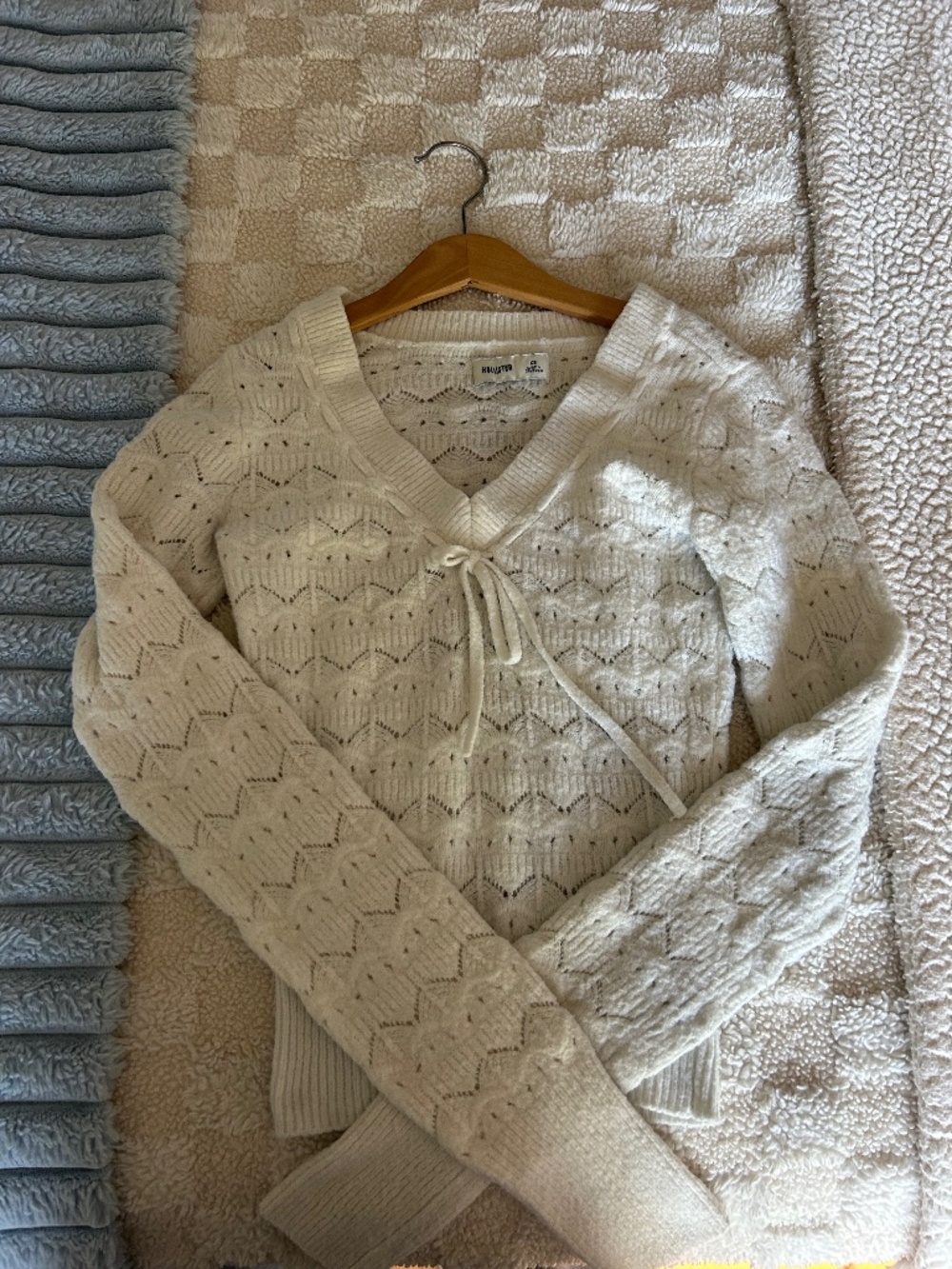 Hollister Cable Knit Fitted V-Neck Sweater Size XS